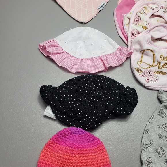 baby girls hat and bib bundle of 16 sizes range from 0-12 months - Picture 2 of 8